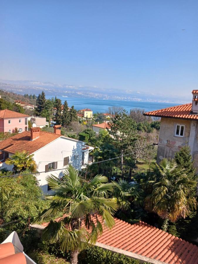 Apartment Lady Daniela Mit Meerblick In Lovran Exterior photo
