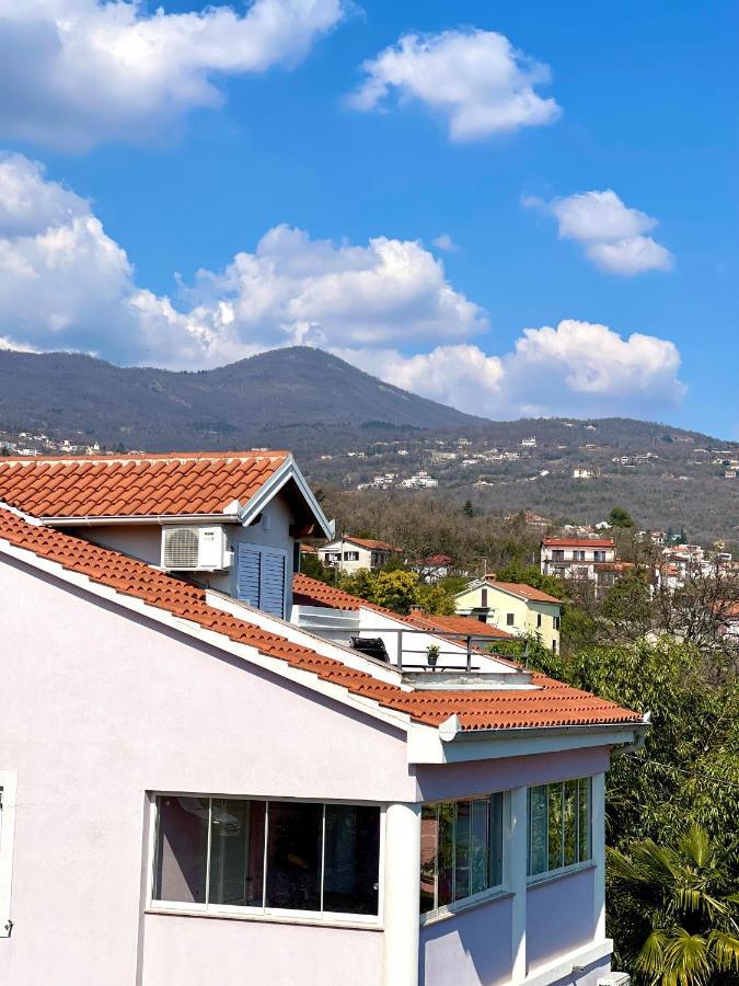 Apartment Lady Daniela Mit Meerblick In Lovran Exterior photo