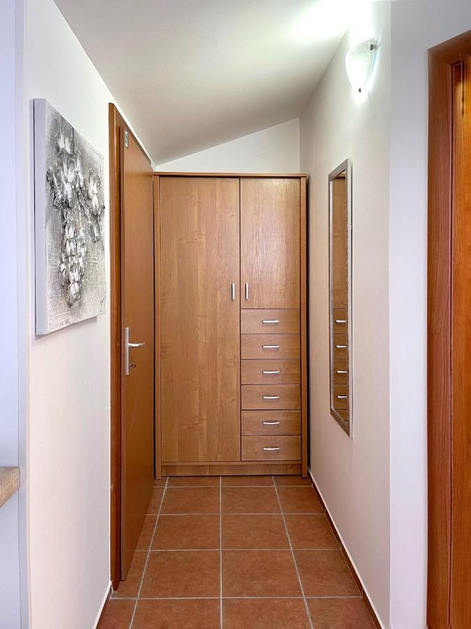 Apartment Lady Daniela Mit Meerblick In Lovran Exterior photo