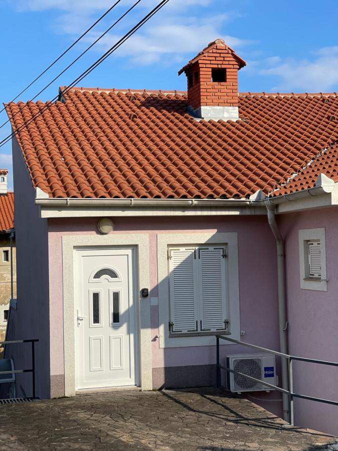 Apartment Lady Daniela Mit Meerblick In Lovran Exterior photo